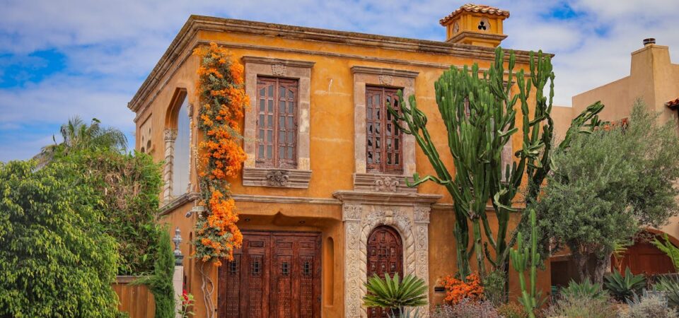 Żywe okno 2w1: pasywna klimatyzacja parowa i mini ogród ziołowy w ramie okiennej