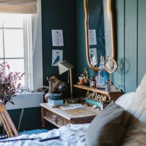 Zasłony z wkładami PCM – cisza, zaciemnienie i pasywne chłodzenie dla okien południowych i zachodnich