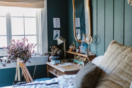 Zasłony z wkładami PCM – cisza, zaciemnienie i pasywne chłodzenie dla okien południowych i zachodnich