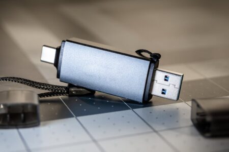 15 ultraniszowych pomysłów do domu: algowe żaluzje, meble-dyfuzory i domowa magistrala USB-C