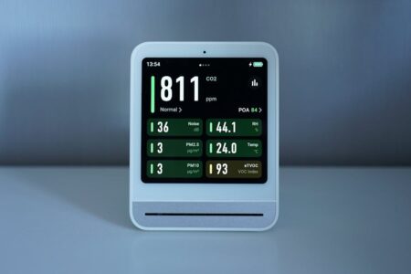 Grzybnia w roli mebla i ściany – ciche, oddychające wnętrza z bio-kompozytów 3w1