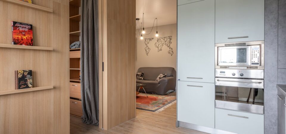 Meble klimatyczne z PCM – regał i wezgłowie, które chłodzą latem i dogrzewają zimą