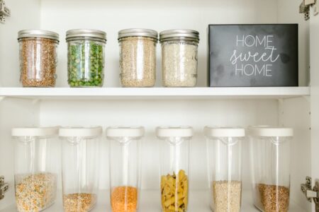 9 rzadkich patentów do domu, które naprawdę działają – gliniane ściany sorpcyjne, grawitacyjna chłodziarka w kuchni i lustro antypara