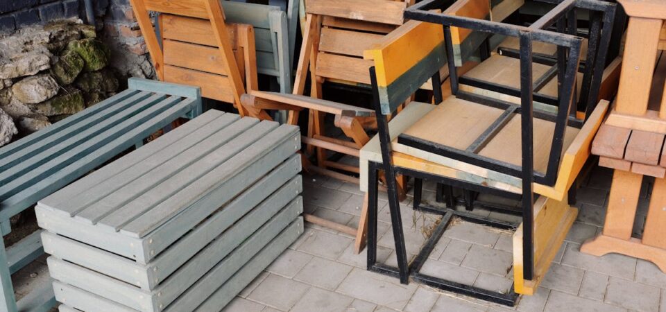 Ławka balkonowa z magazynem ciepła PCM ładowana słońcem – ciepły taras po zachodzie