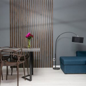 Wełna owcza + PCM w domu: panele i meble, które wyciszają i magazynują ciepło