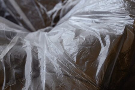 Meble z materiałem zmiennofazowym (PCM) w domu: ukryta bateria ciepła i chłodu w salonie i sypialni